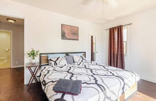 Riverside Casa | Close to UCR campus! Free parking! King beds!