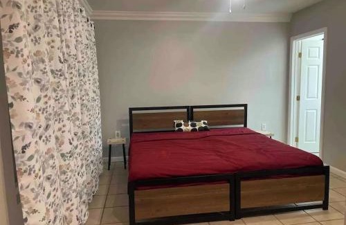 Riverside Casa | Close to UCR campus! Free parking! King beds!