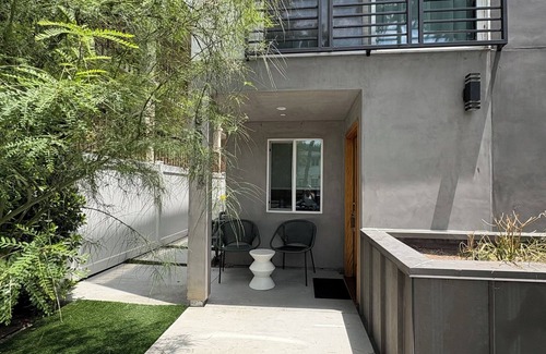 Sherman Oaks Casa | Close to Universal Studios Family friendly Townhouse!