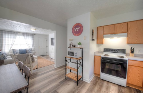 Blacksburg Casa | Close to VT - 4Bdrm, Sleeps 10