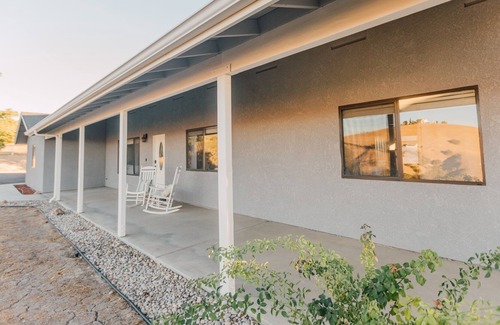 Templeton Casa | Close to Wineries/Hot Tub/Vineyard View/Dog Okay!