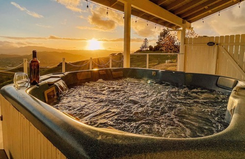 Templeton Casa | Close to Wineries/Hot Tub/Vineyard View/Dog Okay!