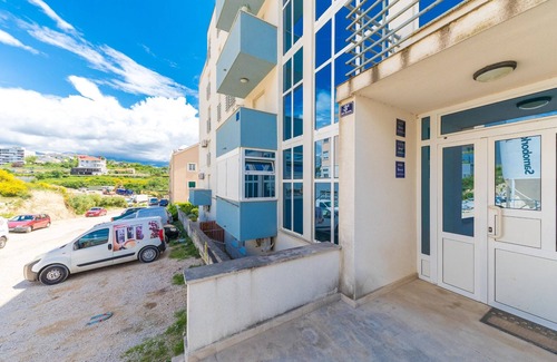 Znjan Apartamento | Cerca de la playa de Znjan, amplio estudio con balcón