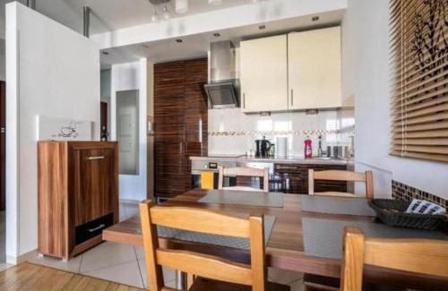 Mirow Apartamento | Close-Urban Chic - One Bedroom Apartment - Luxury Warsaw Stays- Platinum Towers&606