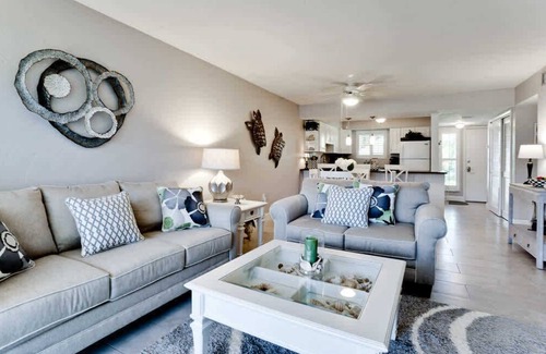Bradenton Beach Condominio | Closest to Pool Pickleball/Tennis Beach Access