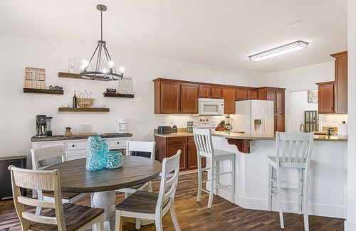 Leicester Casa | Cloud Nine | Private 40-Acre Mountaintop w/ Hot Tub, Theater & Biltmore Pass