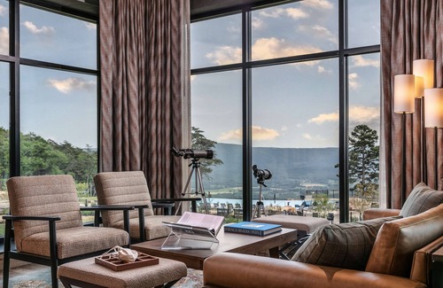 Rising Fawn Complejo | Cloudland at McLemore Resort Lookout Mountain, Curio by Hilton