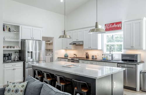 Rising Fawn Casa | Cloudland Summit | Hot Tub + Grill | Dog Friendly | 4 Bed, 3 Bath