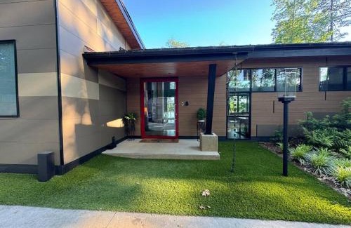 Seneca Casa | Cloudwalker on Keowee