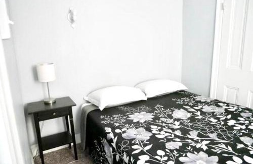 Point Breeze Apartamento | Clover 2900 - Apartment and Rooms with Private Bathroom near Washington Ave South Philly
