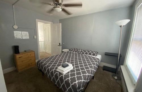 Point Breeze Apartamento | Clover 2900 - Apartment and Rooms with Private Bathroom near Washington Ave South Philly