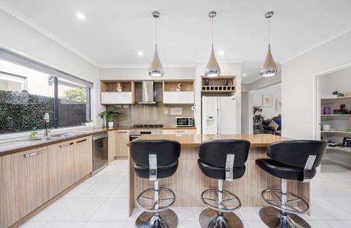 Chirnside Park Casa | Cloverlea Spacious 4BR Yarra Valley Getaway