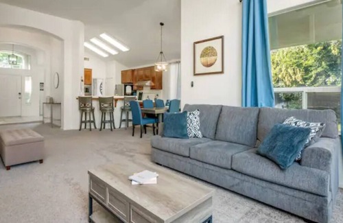 Fresno Casa | Clovis House | 2 Car Garage | Backyard | 4BR /2BTH
