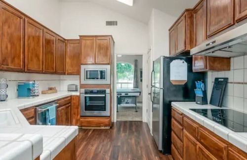 Fresno Casa | Clovis House | 2 Car Garage | Backyard | 4BR /2BTH