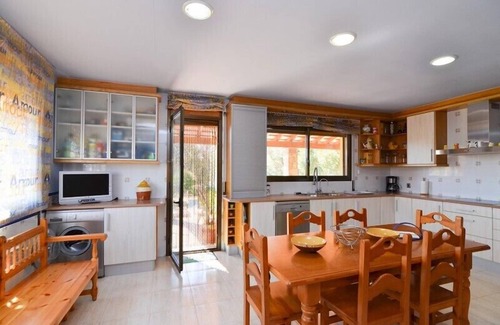 Can Carbonell Villa | Club Villamar - Bonita casa, decorada al estilo español con piscina privada y un gran jardin con ...