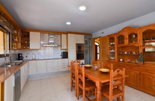 Can Carbonell Villa | Club Villamar - Bonita casa, decorada al estilo español con piscina privada y un gran jardin con ...