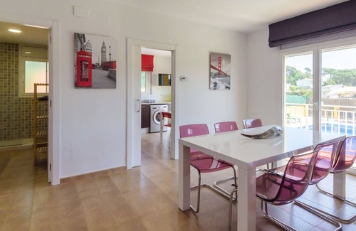 Macanet de la Selva Villa | Club Villamar - El balancín no se encuentra más en la casa.