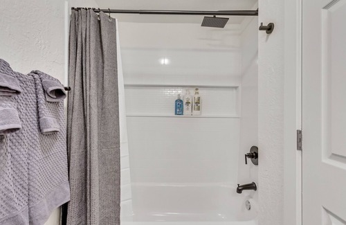 Salt Lake City Casa | Cluster of 3 townhomes with 3 hot tubs. 9 bedrooms, 6 bathrooms, sleeps 18