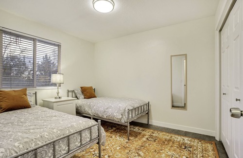 Salt Lake City Casa | Cluster of 3 townhomes with 3 hot tubs. 9 bedrooms, 6 bathrooms, sleeps 18