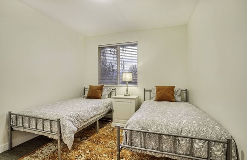 Salt Lake City Casa | Cluster of 3 townhomes with 3 hot tubs. 9 bedrooms, 6 bathrooms, sleeps 18