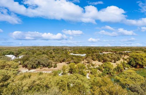Gruene Casa | Clutter Falls Retreat - Main and Guesthouse