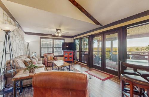 Gruene Casa | Clutter Falls Retreat - Main and Guesthouse