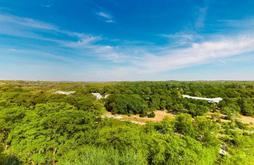Gruene Casa | Clutter Falls Retreat - Main and Guesthouse