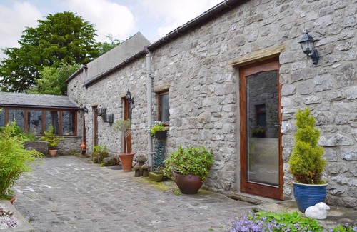 Peak District National Park Cabaña | Courtyard Cottage At Dam Hall Barn