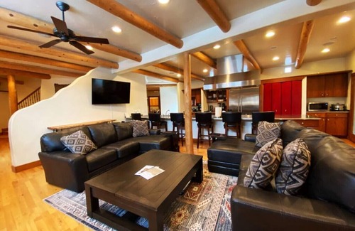 West Colorado Springs Casa | CO02COSKW · Grand Hacienda✦ Best Home in Old Colorado Springs❣