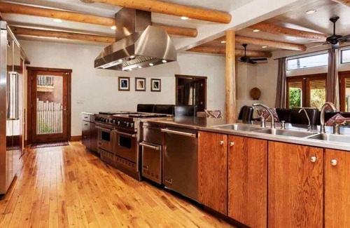 West Colorado Springs Casa | CO02COSKW · Grand Hacienda✦ Best Home in Old Colorado Springs❣