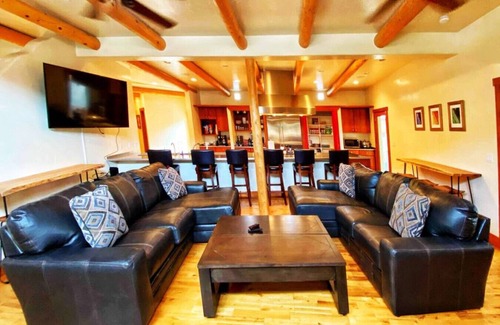 West Colorado Springs Casa | CO02COSKW · Grand Hacienda✦ Best Home in Old Colorado Springs❣