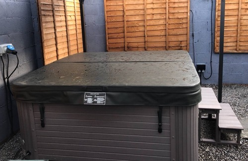 Llandaff Otro | Coach House -Log Fire,Hot Tub (City Centre 2 mile)