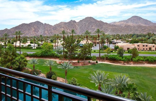Indian Wells Complejo | Coachella close with modern guest rooms, private balconies and scenic views.