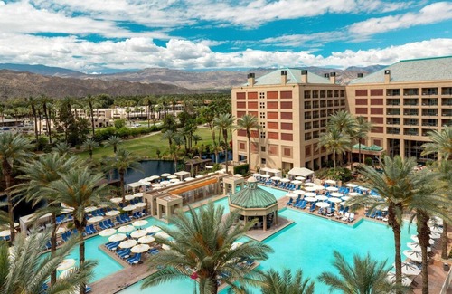 Indian Wells Complejo | Coachella close with modern guest rooms, private balconies and scenic views.