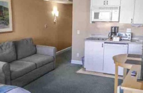 Indian Canyon Casa | Coachella Jr Villa Palm Canyon Resort - Sleeps 4