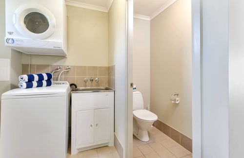 Warwick Hotel | Coachman's Inn Warwick
