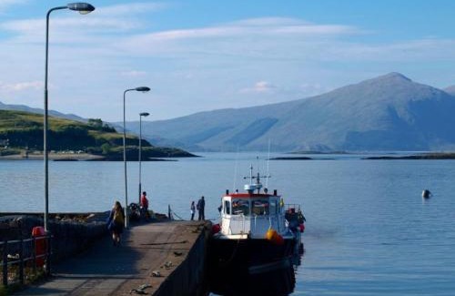 Port Appin Casa | Coachmans Bothy - 50m from the beach