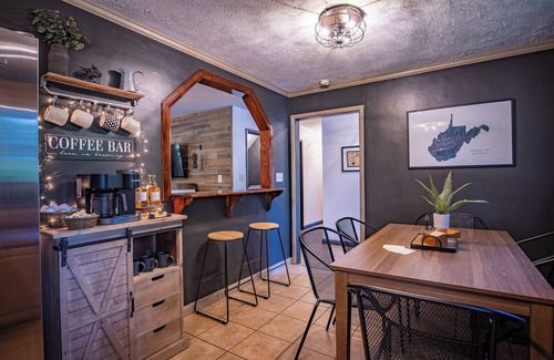 Summerlee Casa | Coal Miners Casa - Family Friendly - Hot Tub - 5 Miles To NRG National Park