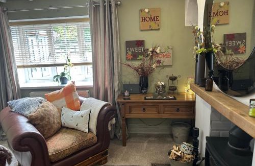 Cynonville Casa | Coaltown Cottage Cosy 4 bed cottage with log burner, close to Gower beaches