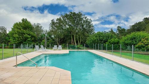 One Mile Casa | Coast and Country Estate - 15m Heated Pool and Minutes to Beach
