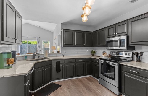 Kings Grant Casa | Coast Away Cottage. 1-story home - NO PET FEES!!!! 10 minutes from the Beach!!