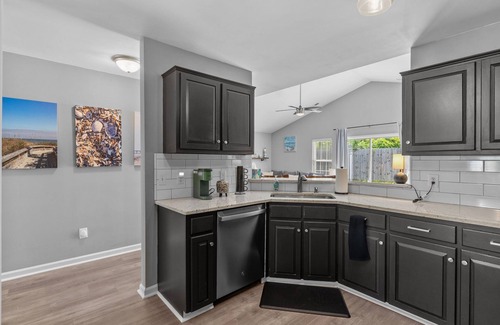 Kings Grant Casa | Coast Away Cottage. 1-story home - NO PET FEES!!!! 10 minutes from the Beach!!