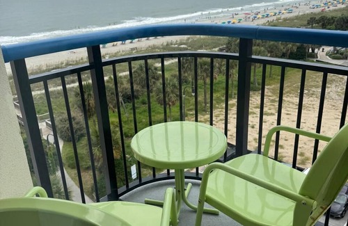 Myrtle Beach Condominio | Coastal 2 Bedroom Condo-Oceanfront Views-Boardwalk 639 and 640