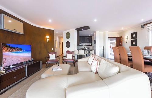 Ballito Apartamento | Coastal 4-Bed, Eco Estate, 180º Sea Views