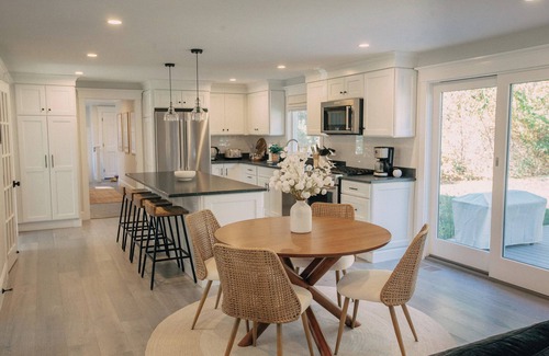 East Sandwich Casa | Coastal 4-bedroom house with AC and WiFi in Sandwich, 1 mile to the beach!