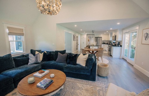 East Sandwich Casa | Coastal 4-bedroom house with AC and WiFi in Sandwich, 1 mile to the beach!