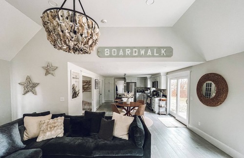 East Sandwich Casa | Coastal 4-bedroom house with AC and WiFi in Sandwich, 1 mile to the beach!