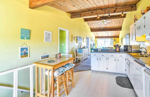 Atlantic Beach Cabaña | Coastal Atlantic Beach Duplex < 1 Mi to Boardwalk!