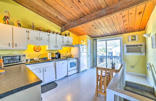 Atlantic Beach Cabaña | Coastal Atlantic Beach Duplex < 1 Mi to Boardwalk!