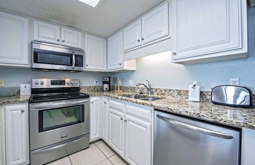 Orange Beach Cabaña | West corner condo ~ Gulf Front ~ 3 Bedroom ~ Sleeps 10 ~ Great Amenties